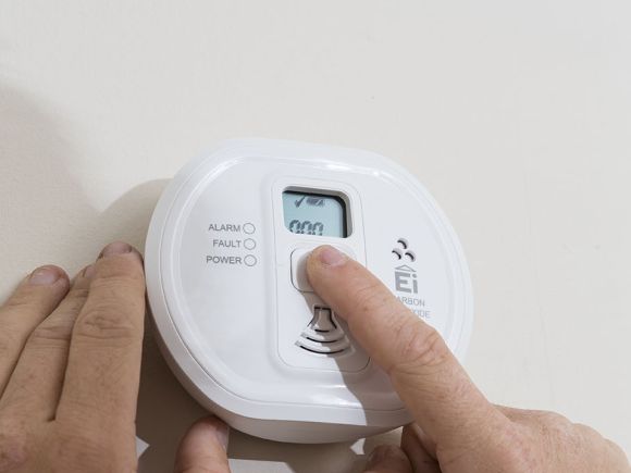 testing a carbon monoxide alarm